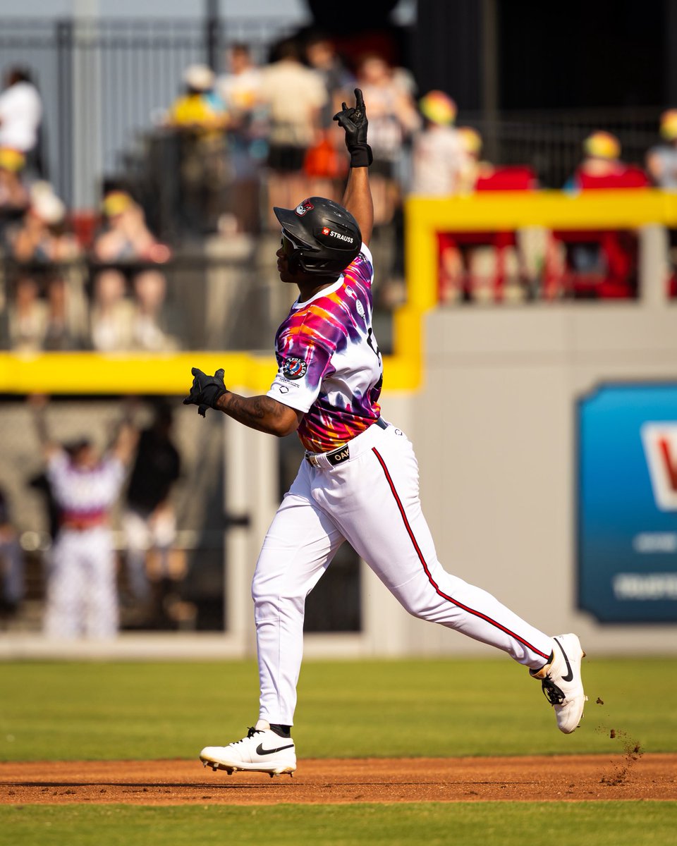 GoSquirrels's tweet photo. Kiss it goodbye, Bo! https://t.co/jHEsNAhIyG