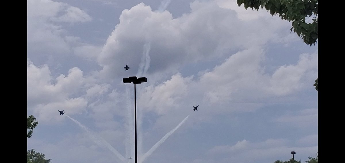 rwgeorge7's tweet photo. Stl Air show https://t.co/oaZ5EenN19