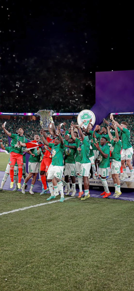 samoor03's tweet photo. @3looooii @ALAHLI_FC عندك زيه 🏆 (���) لا عندك ولا بتشمها https://t.co/ZHkF3ZOnqR