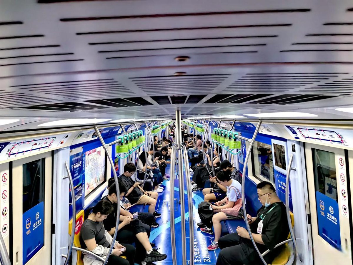 les7575's tweet photo. I smiled at a stranger on the subway today, and they smiled back too—tiny little win that made my whole week feel softer. https://t.co/jnrcwEmD2y