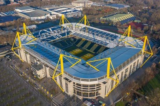 LewisschG's tweet photo. @ProjectStrider Capacity≠aesthetic for example the Signal Iduna Park is the second biggest Football Stadium in Germany and its fucking ugly https://t.co/MUZfFT0SNI