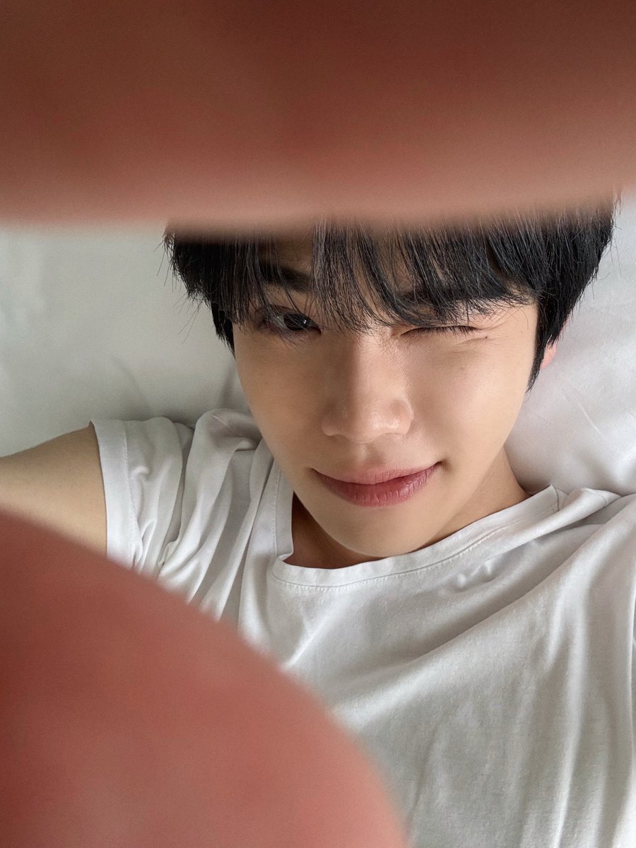 txrae7's tweet photo. 김태래 소녀들이 방심할때 이런 셀카 올린거 진짜 유죄고 미첼 거 같음 https://t.co/mE5BFeP6p2