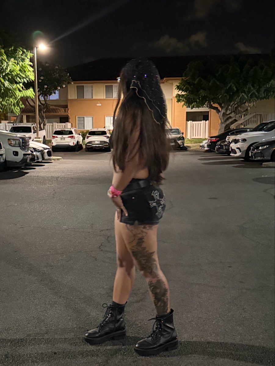 brattyb3cc4's tweet photo. i wanna stomp on a loser rn https://t.co/3YYW6W53oe