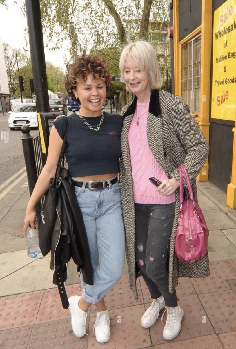 BRATTYBARBl's tweet photo. Can we bring back the iconic Savanna who came into Casa Amor in 2018, got zero screen time and was compared to Peggy Mitchell then randomly got papped with Lauren Harries #LoveIsland https://t.co/ivPt0KqMme