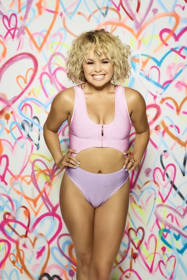 BRATTYBARBl's tweet photo. Can we bring back the iconic Savanna who came into Casa Amor in 2018, got zero screen time and was compared to Peggy Mitchell then randomly got papped with Lauren Harries #LoveIsland https://t.co/ivPt0KqMme