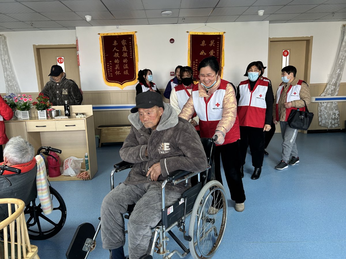 silvinhamorais1's tweet photo. 上周参与社区独居老人陪诊志愿者，全程帮张奶奶取号、缴费、取药，临走时她塞的橘子甜到心坎里～公益小事，温暖彼此， https://t.co/esg3Nz2HPW