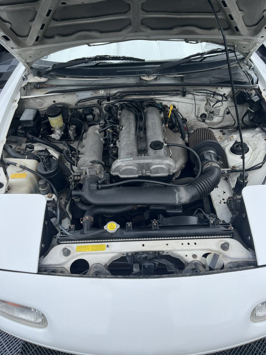 sukainisan's tweet photo. #車売ります
#ロードスター 
実家から引き上げ夏地獄のエアコンレス車両。
不具合無しのMT車両。
80で考えてます。 https://t.co/gSGDfblqsd