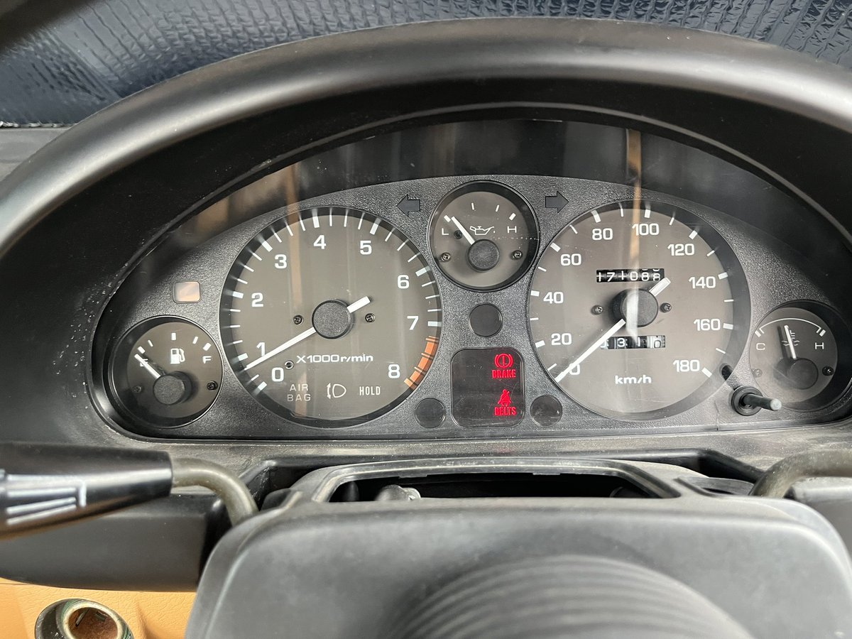 sukainisan's tweet photo. #車売ります
#ロードスター 
実家から引き上げ夏地獄のエアコンレス車両。
不具合無しのMT車両。
80で考えてます。 https://t.co/gSGDfblqsd