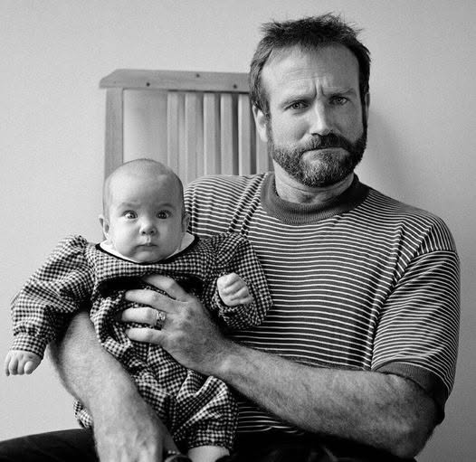 pastarchive's tweet photo. Robin Williams with his daughter Zelda, 1989. https://t.co/PxnwT5G0TH