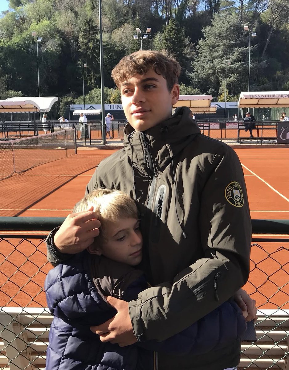 dvonpalm's tweet photo. There is an old observation by the philosopher and sociologist Georg Simmel: the deepest human bonds are often invisible because they are built in private, while the world only applauds what happens in public. https://t.co/e1aBmjIyYb