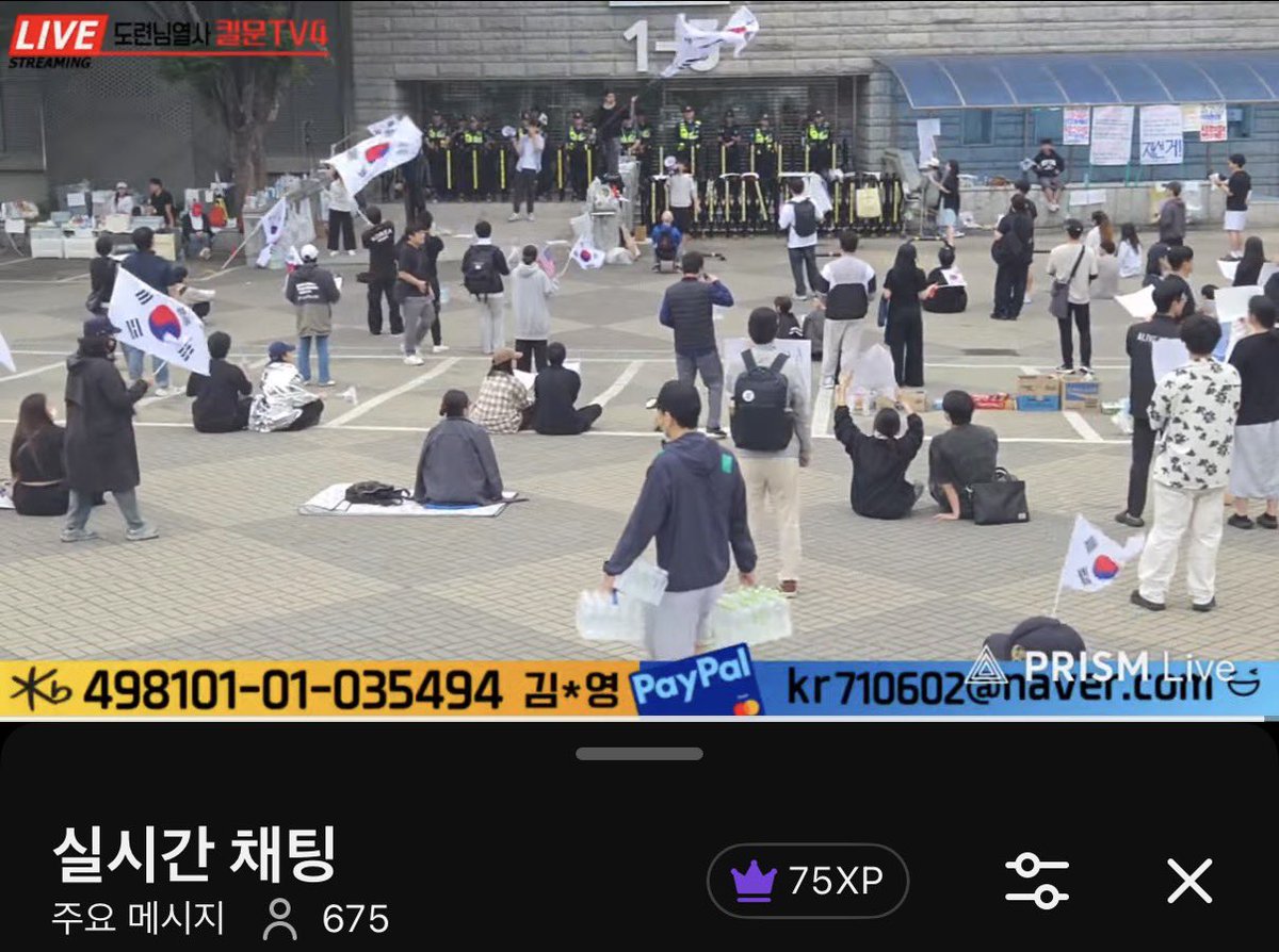KORROOFTOPARODY's tweet photo. 대진연 1타 킬러 킬문님이 말하시는데

요즘 김정은도 욕한답니다. 

성조기는 얘들이 극혐을해서 성조기 입구마다 박아놔야한답니다 ㅋㅋㅋㅋㅋㅋㅋ

킬문을 믿으세요 ㅋㅋ

킬문 내쫒을라고 지금 얘들 발악중임

현장 계시는분은 이분 꼭 지키세요. 

1-1게이트 주차장에 있어요. 

누가와서 ㅈㄹ하는거같으면 편들어주세요!

이분 라방 24시간째임