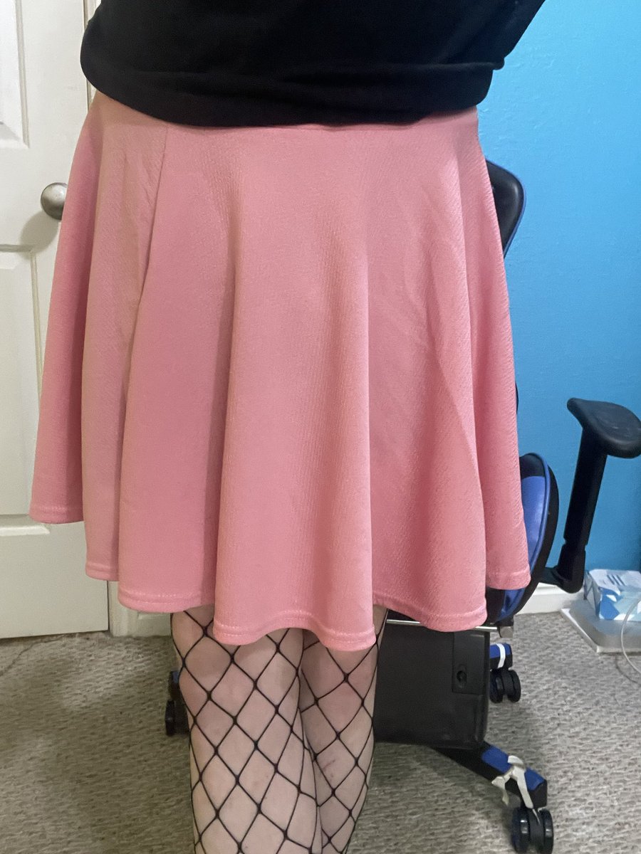 DuckysFrogFreak's tweet photo. If you thought I couldn’t get more adorable than the shorts and fishnets boy do I have some news for you! Eheheh aren’t I absolutely fucking adorable in a skirt? Tysm for the support on throne I’ve been getting I feel like I’m much more of a femboy now https://t.co/yARw3oGuqC