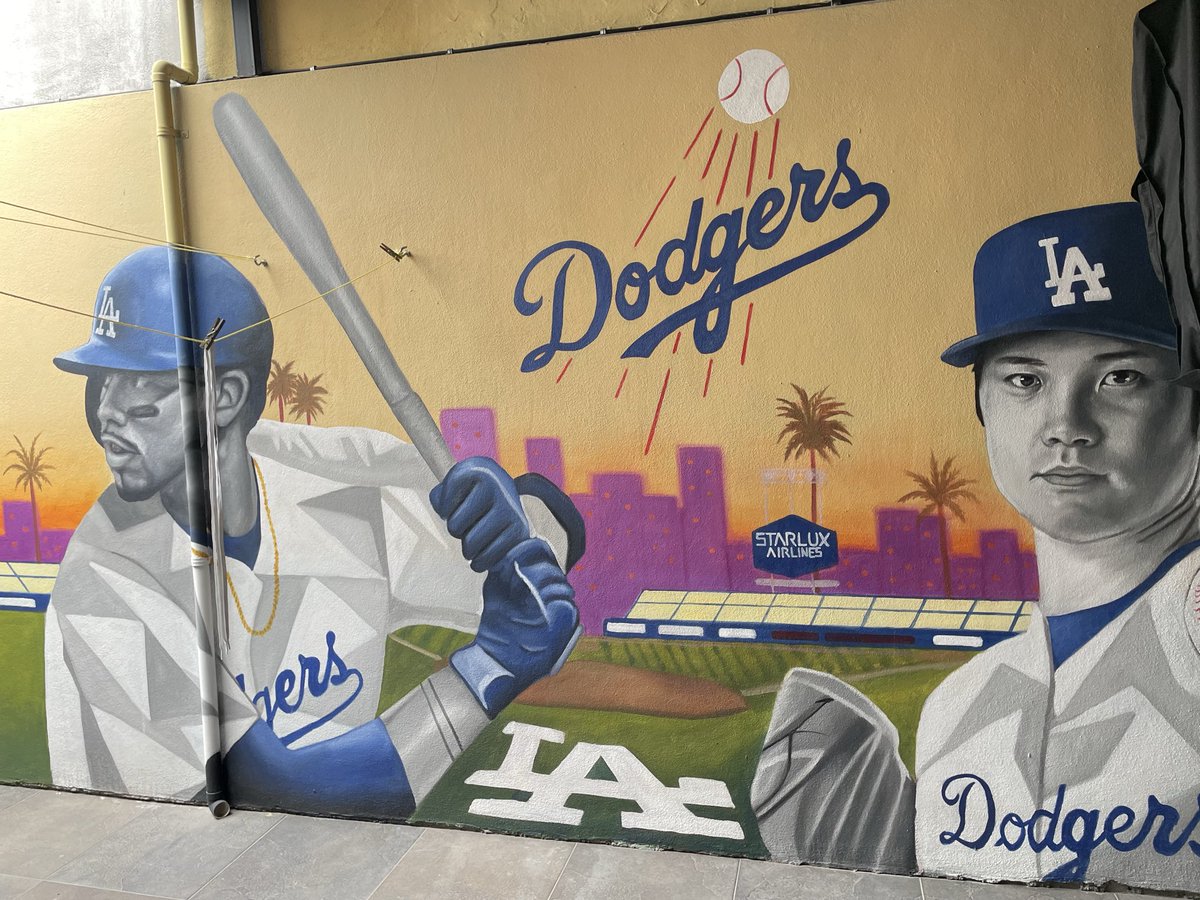 Memo7709's tweet photo. #AmigosDeLaMLB TOÑO manda saludos a la familia González en SAN Nicolás de los Garza 100% Dodgers terraza Dodgers Ohtani y Betts https://t.co/9v6NuWyny6