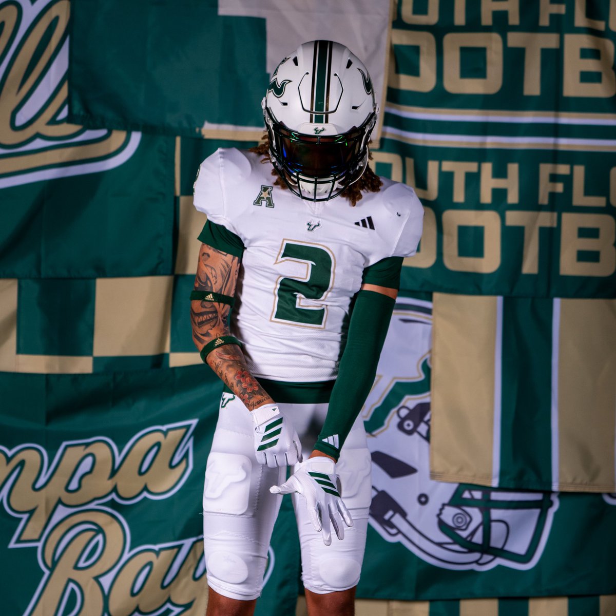 _thowardjr's tweet photo. Nothing but gratitude! 

Thank you to Coaches @brianhartline , @CoachDannyV,  and the entire USF Football staff for an incredible Official Visit weekend. Great people, great culture, and a program headed in the right direction 🔝

Blessed to continue this journey with my family by my side. 🏈

#AGTG #GoBulls #USFFootball #ClassOf2027