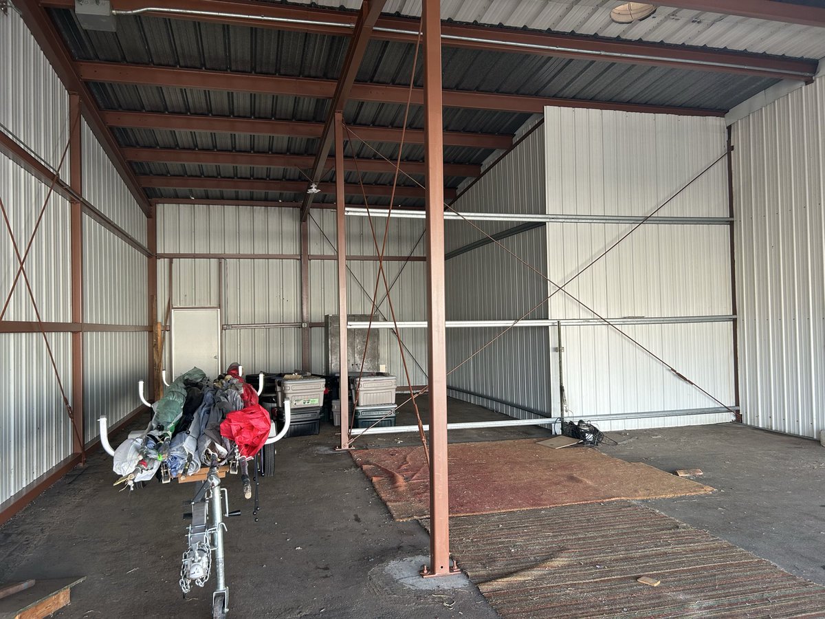 sidefolder's tweet photo. new hideout. lots of potential. #hideout https://t.co/xSC7rvPwsl