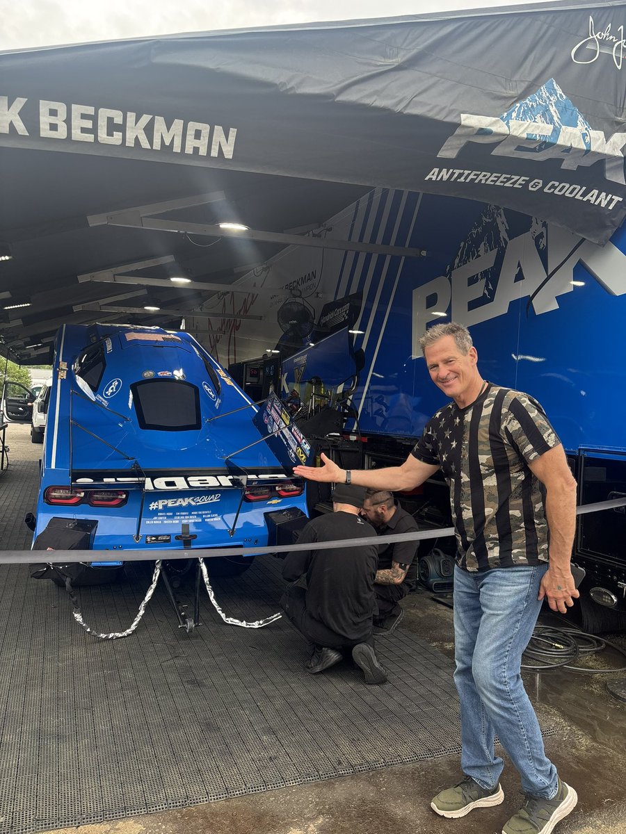 SenScottBrown's tweet photo. Thrilling day at the NHRA New England Nationals! Had to grab earplugs and nearly got blown away by the speed of the cars. Awesome to see so many families enjoying a great American tradition. Honored to meet some of the world’s top drivers and hear from supporters 
Who said hello. 🇺🇸🏎️🏁#NHRA #NewEnglandNationals