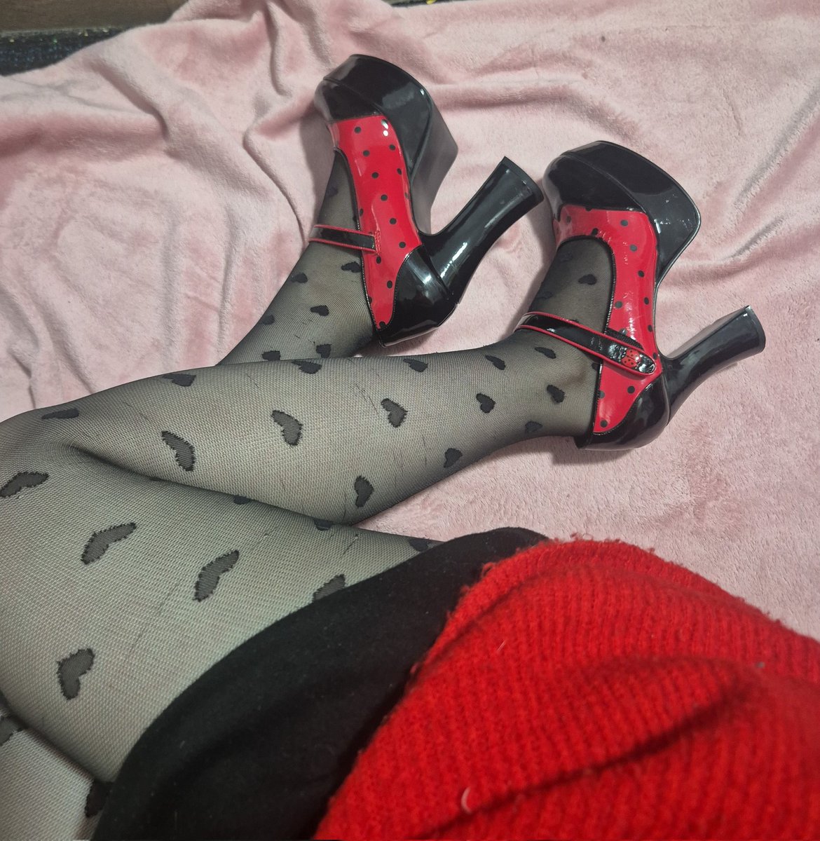 whois0520's tweet photo. opinions on the ladybug heels?🐞
findom paypig throne ❤️ https://t.co/LFkISa9z2r