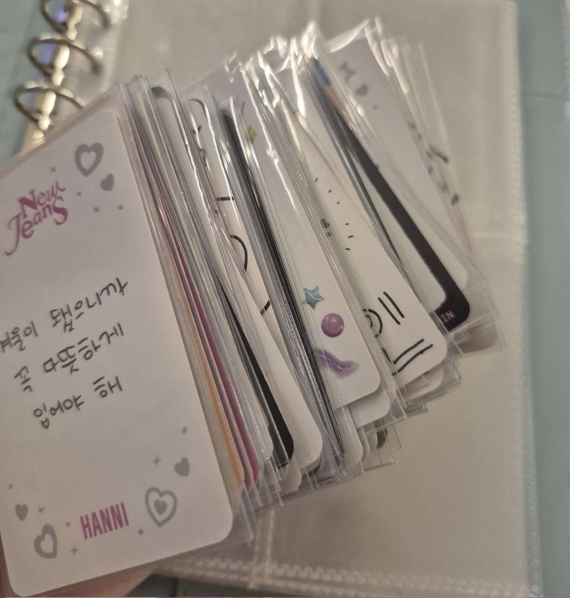 dazzigirlfriend's tweet photo. Me diga um número de 1 a 80 e eu falo qual photocard do njz vc e https://t.co/dyn8OhTXTn