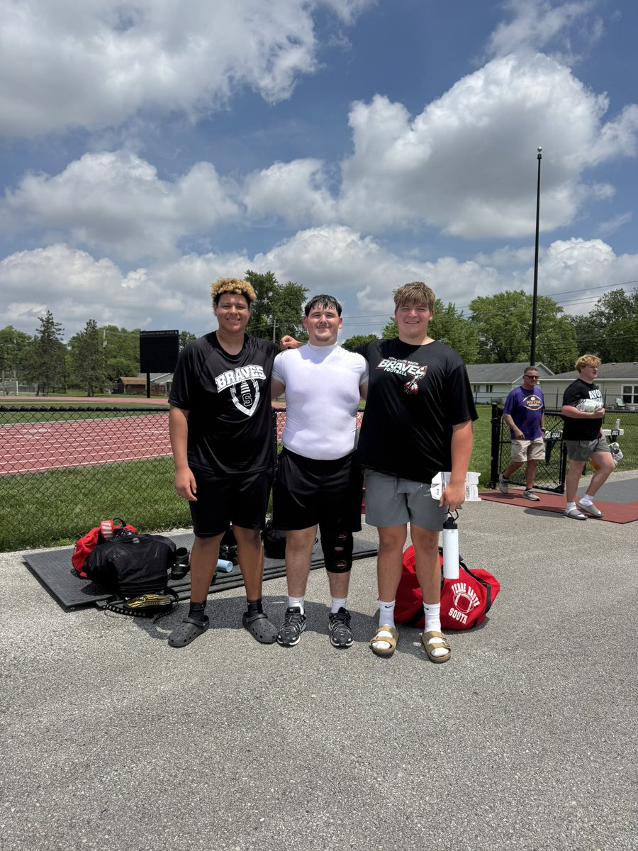Nick159608's tweet photo. Thank you to @BallStateFB and all coaches for putting on a great camp today! Me and my dogs came, competed, and got better!!! #stackingdays
@IndianaPreps @LukeShivelyBU @CoachRutledge76 @THS_FBRecruits https://t.co/28uraVZAsR