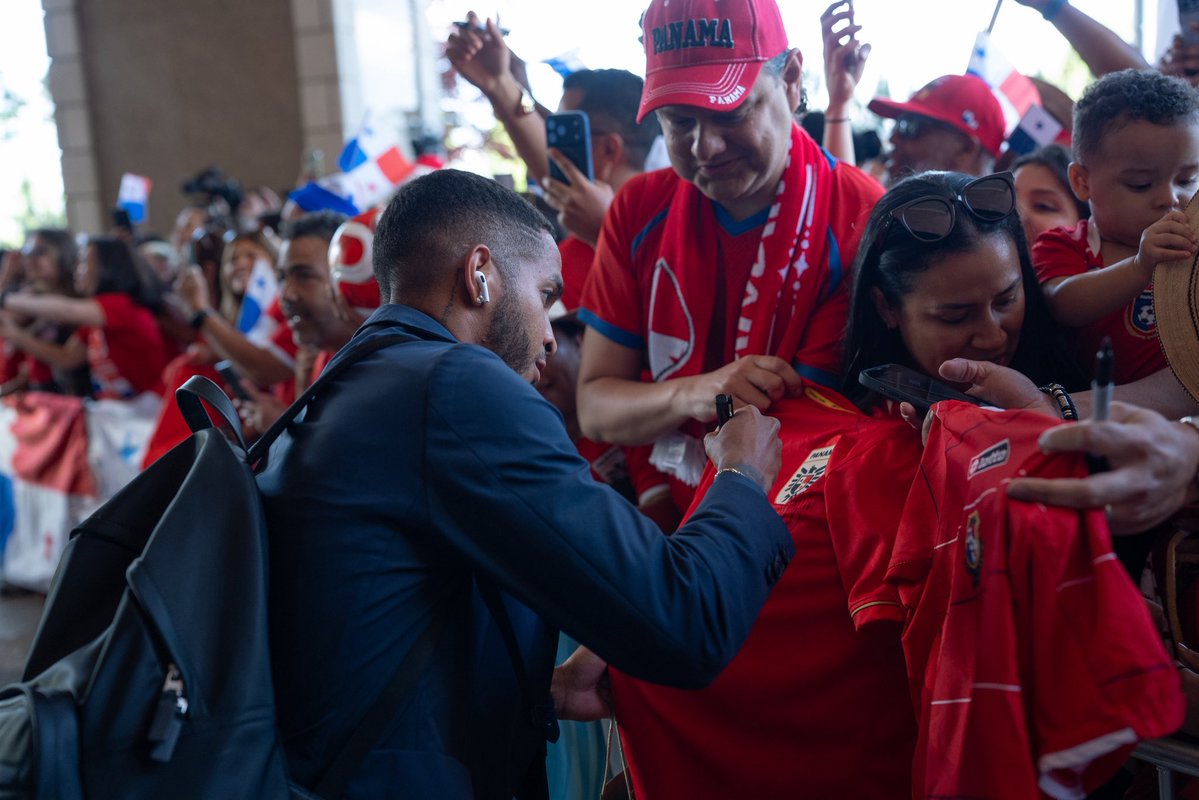 fepafut's tweet photo. ¡Llegamos a nuestro Bunker🏟️!

La Selección Mayor de Panamá🇵🇦 ya está instalada en su campamento base Nottawasaga Training Site🏟️, en New Tecumseth, Ontario.

#MareaQueLate https://t.co/bLeVc3nWl7