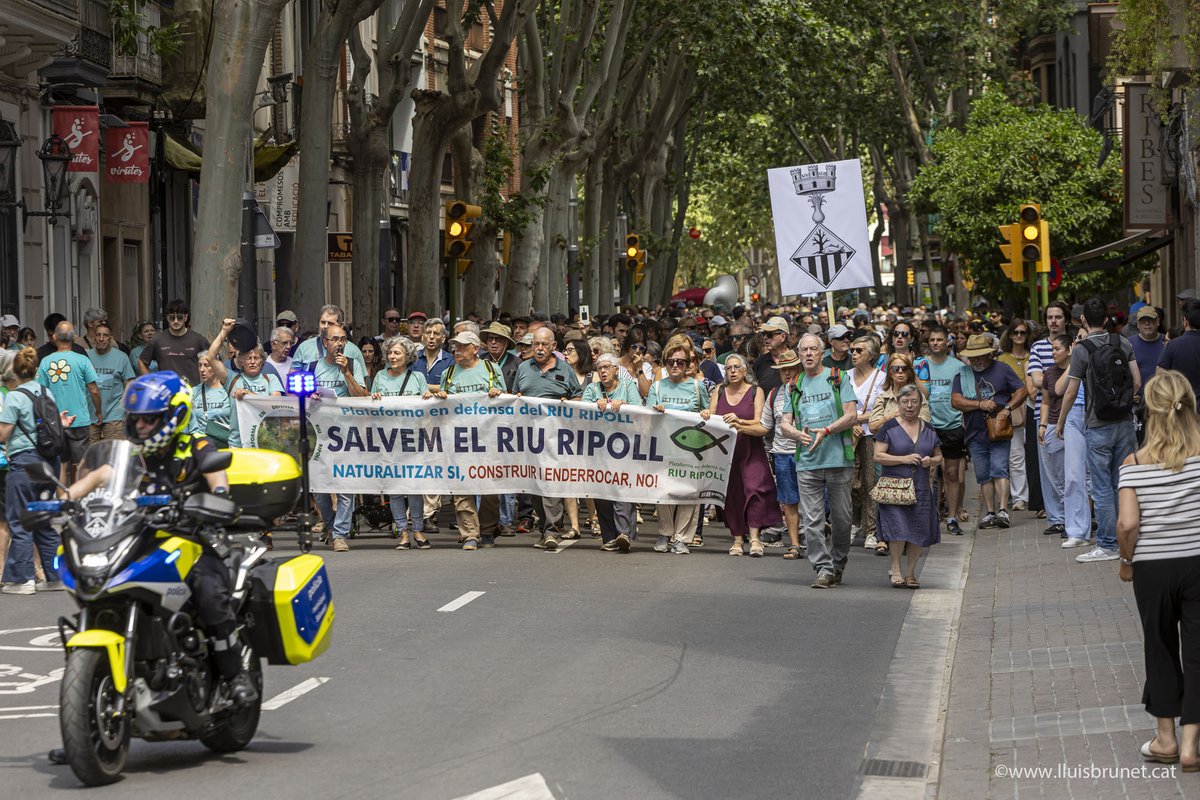 lluisbrunet's tweet photo. Unes 3.000 persones segons la Policia Municipal, es manifesten a Sabadell per defensar el riu Ripoll i rebutjar l’MPG-132

ELLS SABEN, ELS QUE ÉREM, MOLTS MÉS DELS QUE ELLS VOLDRIEN.
 
El riu Ripoll és vida, defensem-lo

📸🎥https://t.co/gc4QUt2zCf https://t.co/9VJ1rDJ8UY