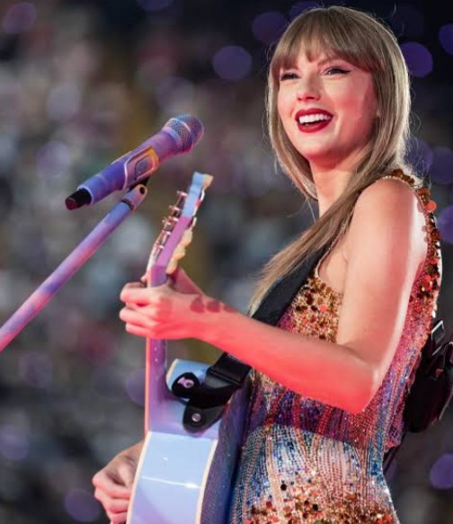 PopMedia_1's tweet photo. Taylor Swift expected to be the artist with the most #1 hits on Hot 100 in the 21st century next week.

She will surpass Drake and Rihanna. https://t.co/7HA72ZqtmA