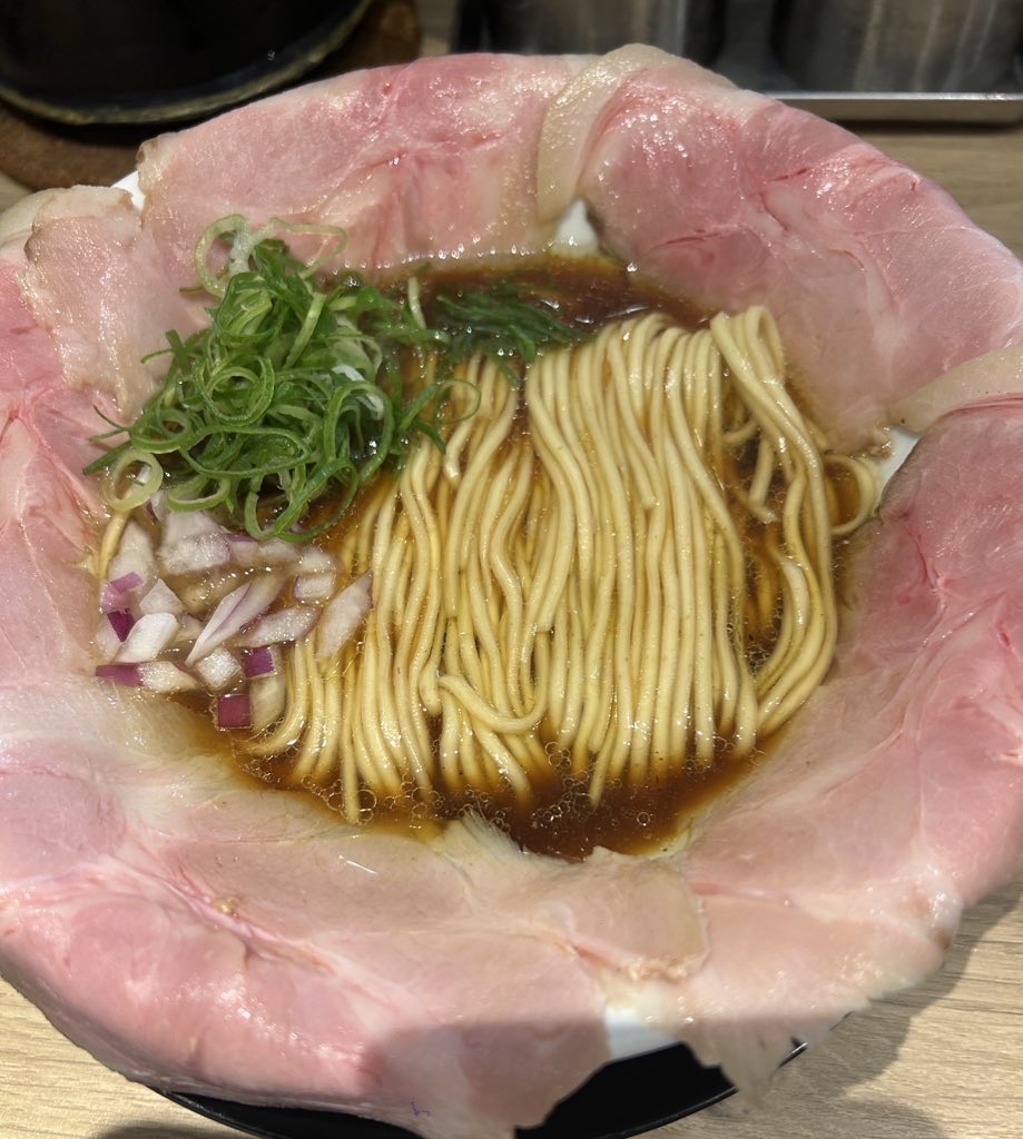 Info_Earth_PR's tweet photo. おはアースです🌐
新しい週の始まり！
大阪のお空🌤️

週の始まりはお決まりのラーメン投稿😋
肉を欲してる時はこのラーメン👍
肉そば@麺屋 九兵衛さん🍜
今週も元気にご安全に‼️

#公式朝ツイ
#企業公式が毎朝地元の天気を言い合う
#ラーメン好きと繋がりたい
#週の頭はラーメン投稿
#イベント会社 https://t.co/Sewg73GyhK