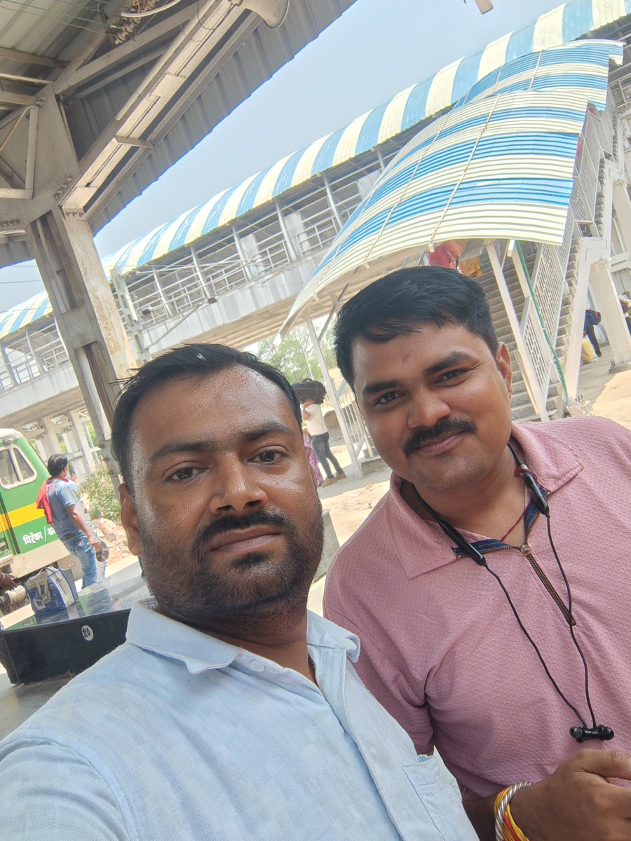 SinghDragpal's tweet photo. Both are in #Mahoba #Bundelkhand #uttarpradesh with @VijayDwivedi95
#Travelling #viralpost #GoogleSearchConsole https://t.co/BRQLWnH9N2