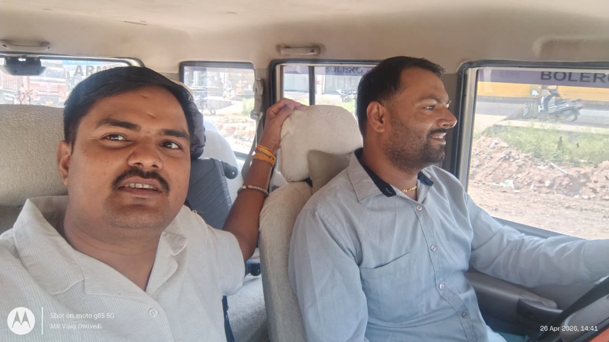 SinghDragpal's tweet photo. Both are in #Mahoba #Bundelkhand #uttarpradesh with @VijayDwivedi95
#Travelling #viralpost #GoogleSearchConsole https://t.co/BRQLWnH9N2