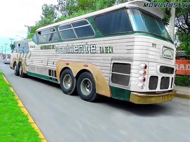 DTanates's tweet photo. @Claudiashein Estos autobuses y este carro si eran 100% mexicanos y una chingoneria en ingeniería de los años 1950 a 1985 las cuatro  ruedas delanteras giraban y tenia 2 pisos, trailer y la camioneta Ramirez una chingoneria, tú carrito OLINIA CHINO es un ataúd con ruedas y caro. https://t.co/FptvVeQMib