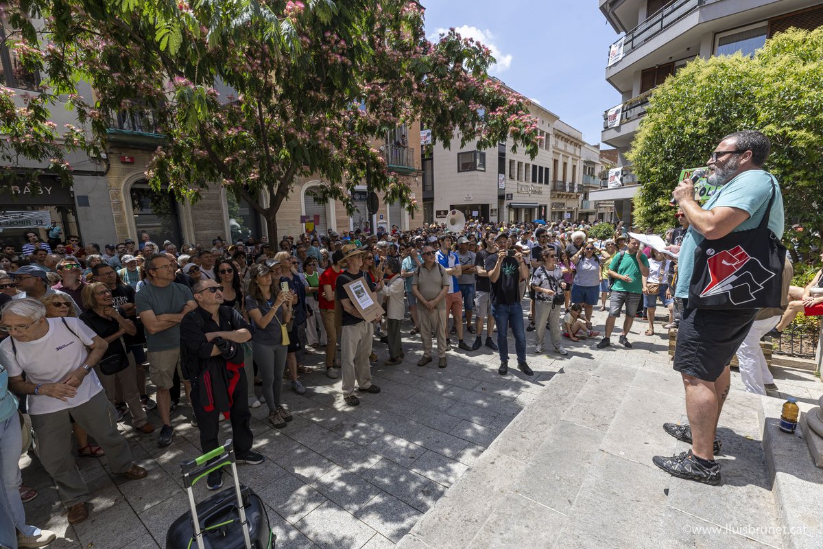 lluisbrunet's tweet photo. Unes 3.000 persones segons la Policia Municipal, es manifesten a Sabadell per defensar el riu Ripoll i rebutjar l’MPG-132

ELLS SABEN, ELS QUE ÉREM, MOLTS MÉS DELS QUE ELLS VOLDRIEN.
 
El riu Ripoll és vida, defensem-lo

📸🎥https://t.co/gc4QUt2zCf https://t.co/9VJ1rDJ8UY