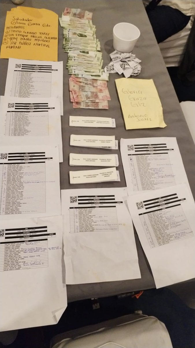 NachoRgz's tweet photo. FAJOS DE DINERO EN MAPACHERA PRIISTA EN #COAHUILA. El #PRI de Alejandro Moreno, sigue con sus viejas mañas, desesperado y al borde de la extinción, activa MÚLTIPLES puntos de compra de votos. Ahora usan códigos QR para pagar.  Así de descarados. El dinosaurio no cambia, solo se moderniza para robar mejor.
¡Comparte! La ciudadanía tiene que ver cómo opera esta mafia electoral.