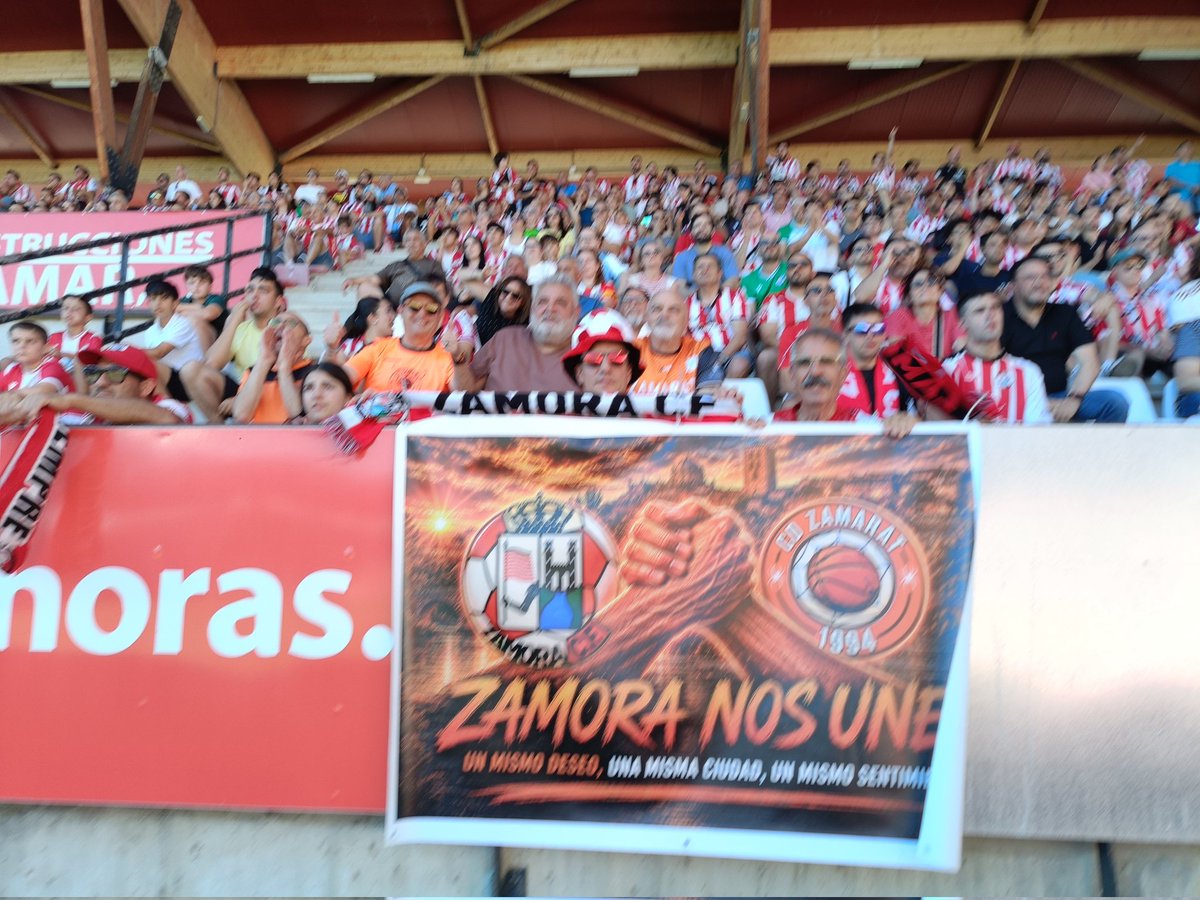 RecoletasZamora's tweet photo. 🏆💙❤️ Allí hemos estado con nuestros amigos de Siempre Amane, animando, sufriendo, celebrando cada paso y disfrutando del camino junto a @ZCFoficial
⚽🏆 A un pasito de la gloria, campeones. ¡Vamos ! 💪❤️💙
#ZamoraNosUne #VamosZamoraCF #Playoff #UnMismoDeseo #AporLaFinal https://t.co/TGovMgRsaD