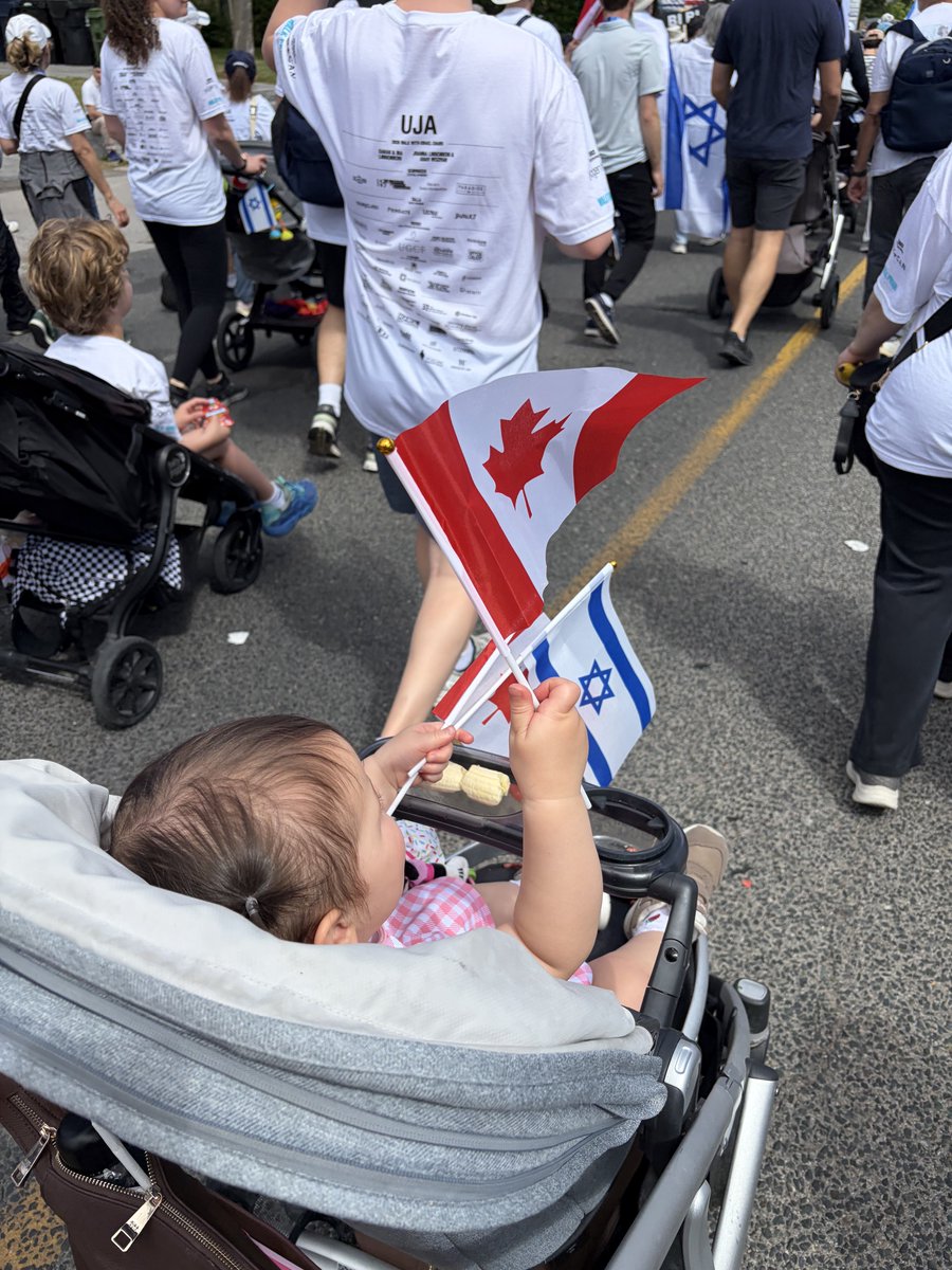 KevinVuongxMP's tweet photo. Over 60,000 strong.

My wife, my daughter, and me among them—all of us with one message: we stand with our democratic ally of Israel and #Toronto’s Jewish community. #WalkForIsrael 🇨🇦🇮🇱 https://t.co/yVc7WV62CQ