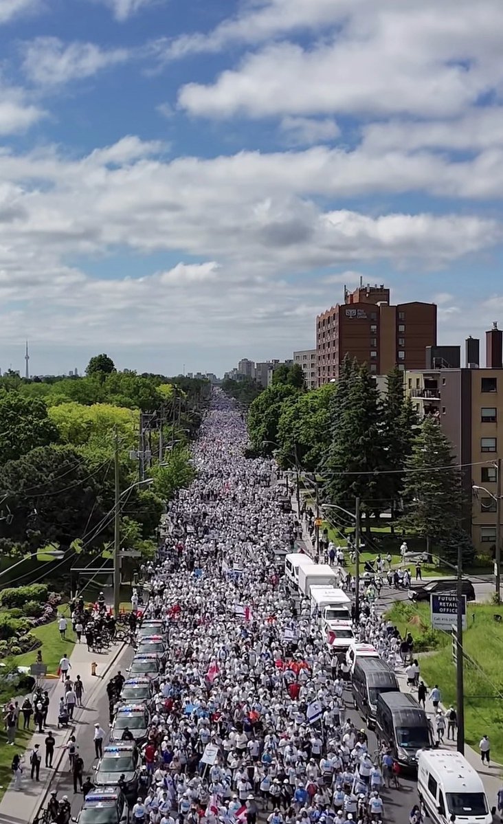 KevinVuongxMP's tweet photo. Over 60,000 strong.

My wife, my daughter, and me among them—all of us with one message: we stand with our democratic ally of Israel and #Toronto’s Jewish community. #WalkForIsrael 🇨🇦🇮🇱 https://t.co/yVc7WV62CQ