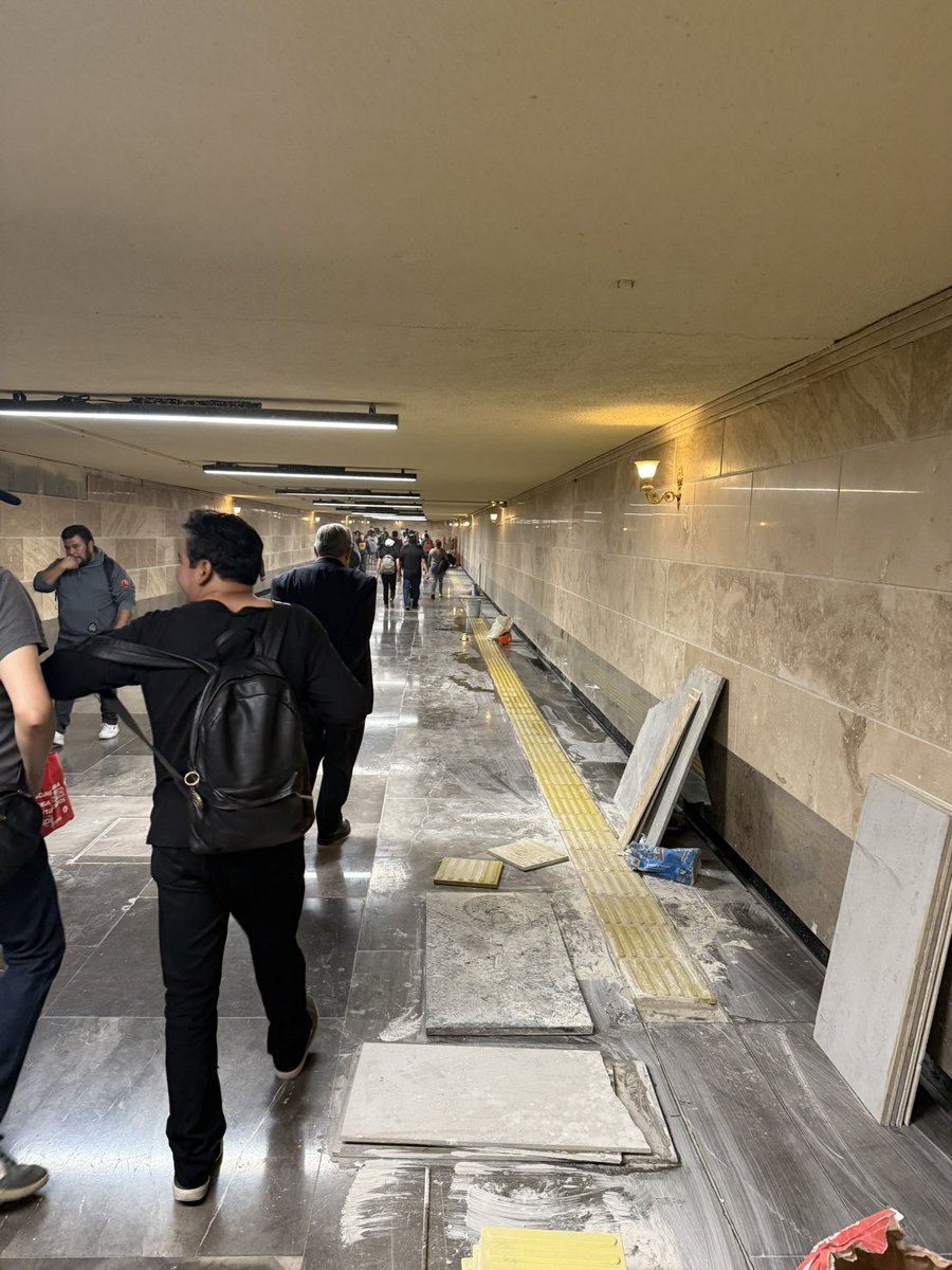 crubiopacho's tweet photo. @Jualicra @AnitaLomeli @ClaraBrugadaM @alefrausto @tomaspliegoc @Paulogarciag @craviotocesar @AngelTamarizS @GobCDMX @EreCruzvillegas @IntiMunoz Te invito al metro, y hablas! https://t.co/cPi4OK4t27