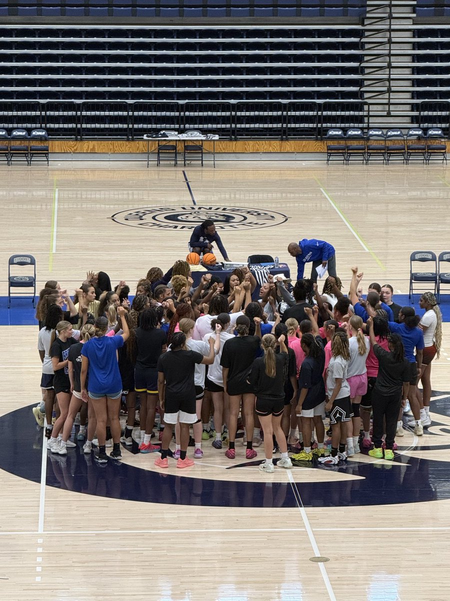 Alaina_Carter28's tweet photo. Great experience at the  @QueensWBB elite camp today ! Thanks to @JBrownQUEENS  and staff for the hospitality. Grateful for the opportunity. #JUNEBALL 🏀 @ladystagshoops 
#HardWorkPaysOff #DefendTheStandard #WORKING #AlwaysWorking #JuneAllIn #BeConsistent #GrowthMindset #GoRoyals 💙🤍💛🦌🏀💫‼️