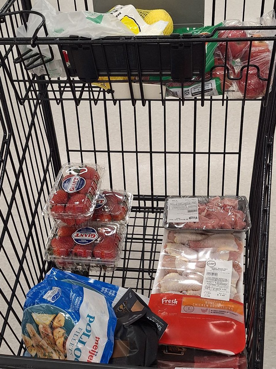 Grancserra's tweet photo. A cart full of fresh picks and a mind full of plans 🛒🍓🥑
Ready for another productive week ahead ✨

#ShoppingDay #HealthyLiving #WeekendVibes https://t.co/dwzdVjWfYM