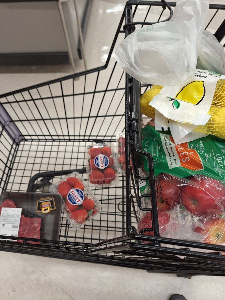 Grancserra's tweet photo. A cart full of fresh picks and a mind full of plans 🛒🍓🥑
Ready for another productive week ahead ✨

#ShoppingDay #HealthyLiving #WeekendVibes https://t.co/dwzdVjWfYM
