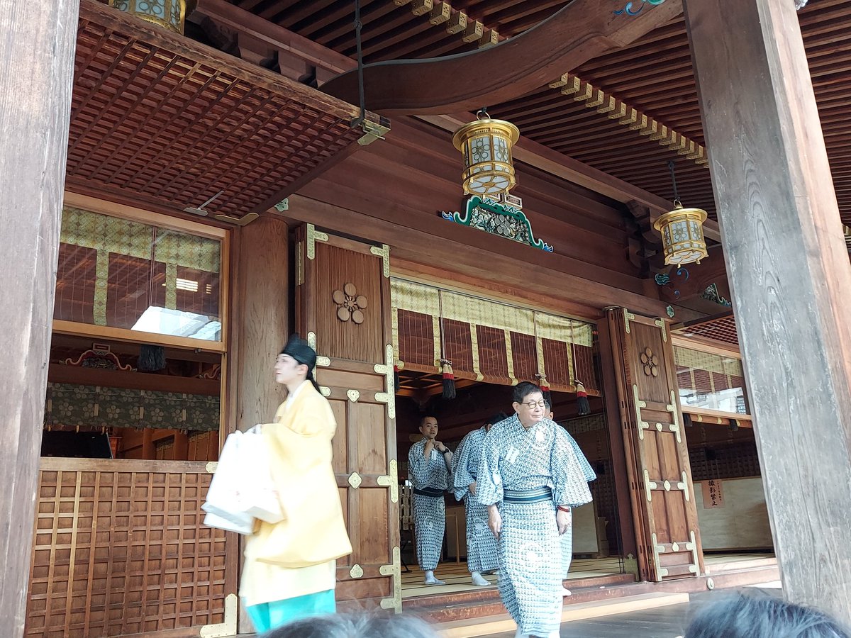chatora4268's tweet photo. 謝楽祭2026年。
池袋演芸場でアサダ二世先生が客席に向かってトランプ飛ばしをしたのを拾ったので、いつかそれにサインを貰おうと思っていました。今年の新真打の小はん師匠と八百八師匠にはチラシにサインを。１時間程で会場を後にしたけれど、今年は涼しくて良かった。 https://t.co/tG2wDmfqZU