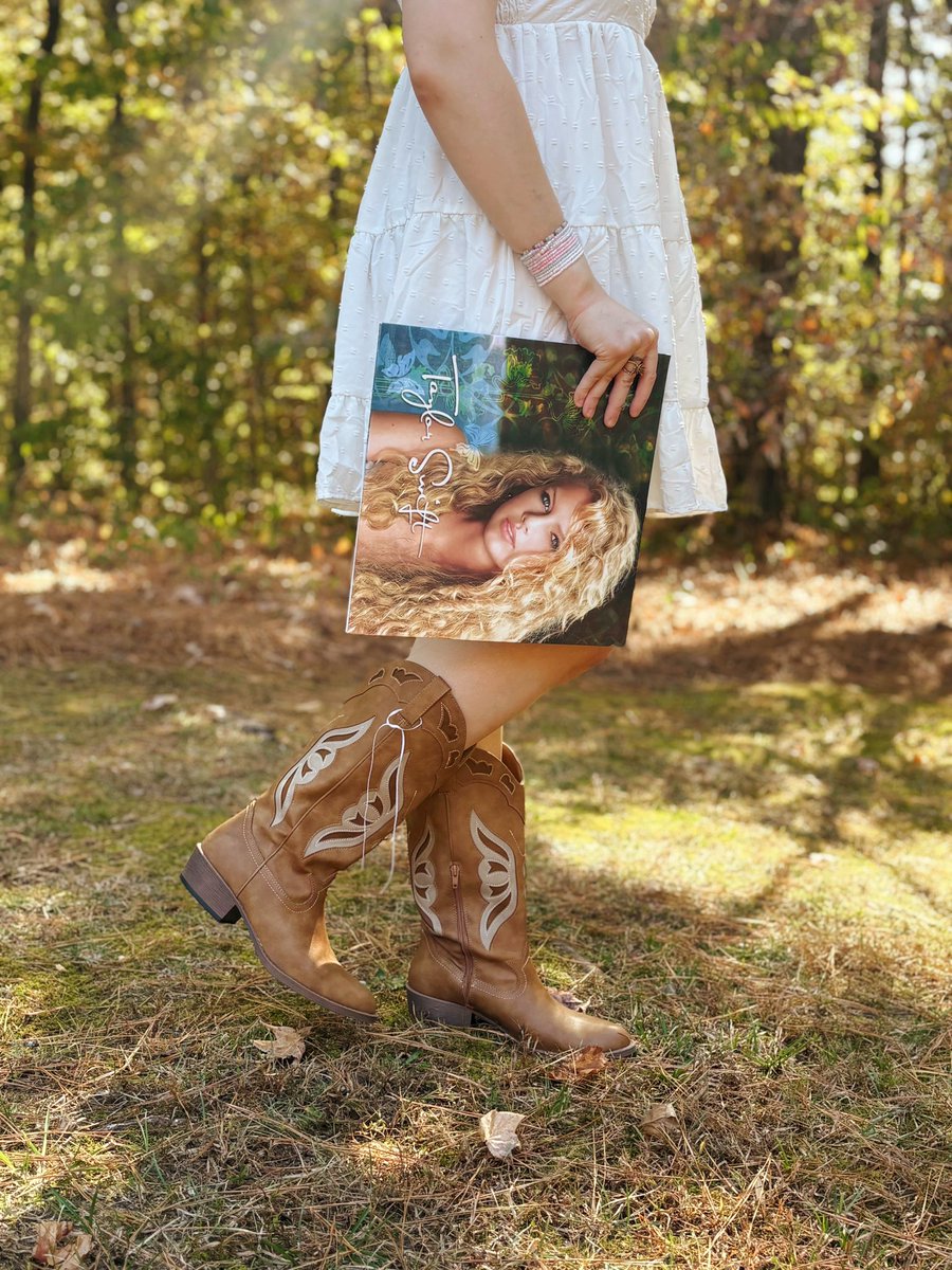 JessicaSwift130's tweet photo. 4️⃣days to the songwriters hall of fame?!
4️⃣days until taylor swift is INDUCTED??
4️⃣pic of the fan who knows she deserves it!!

#SongwritersHallOfFame @taylornation13 🫶 https://t.co/RTrmPvg0IW
