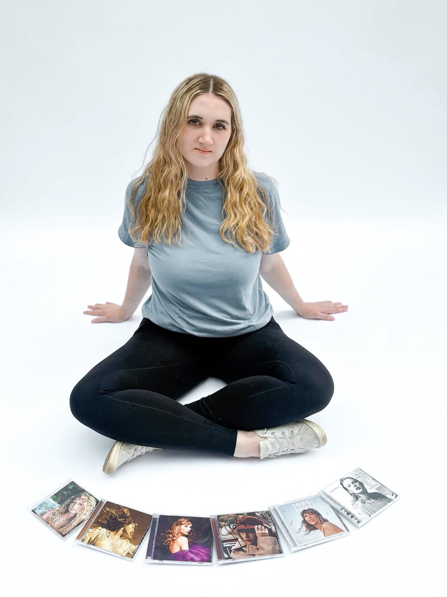 JessicaSwift130's tweet photo. 4️⃣days to the songwriters hall of fame?!
4️⃣days until taylor swift is INDUCTED??
4️⃣pic of the fan who knows she deserves it!!

#SongwritersHallOfFame @taylornation13 🫶 https://t.co/RTrmPvg0IW