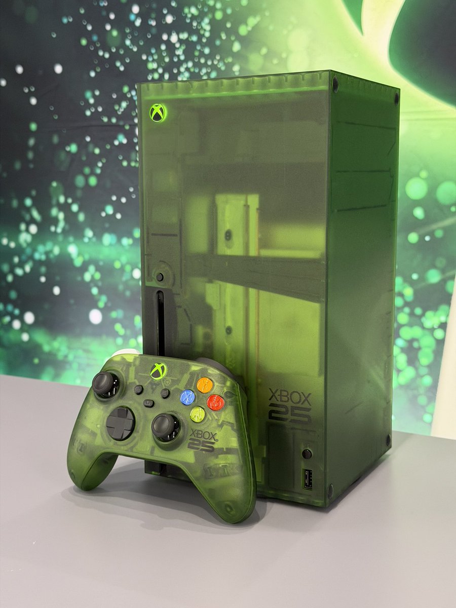 ALEZXBOX's tweet photo. Es una absoluta preciosidad esta edición, ojalá la distribuyan en Latam @XBOX la necesito 🙏🏼🥹
#XBOX #XBOX25Anniversary #XBOX25thAnniversary https://t.co/7xJv5vNwa6