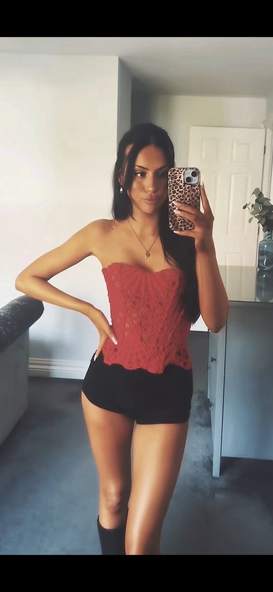 trp0000's tweet photo. Dm me for this teen chavs TikTok sheβs getting her feet out give her some likes #wankchat #chav #nsfwtwt https://t.co/JXJsEUc9ch
