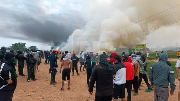 datapolisbo's tweet photo. Defensoría del Pueblo pide al Ministerio Público investigar grupos de choque, armas y explosivos en los enfrentamientos en San Julián.

https://t.co/OtpqmkpYmT https://t.co/072TmxOxwL