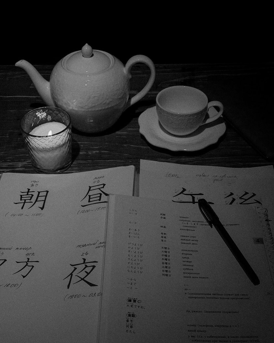 devilsswan's tweet photo. ⠀

                𝒜fternoon  ...  who  would  let  themselves  be  poisoned  by  a cup  of  tea  . ᐣ 

⠀ https://t.co/eQIaGMqSRH