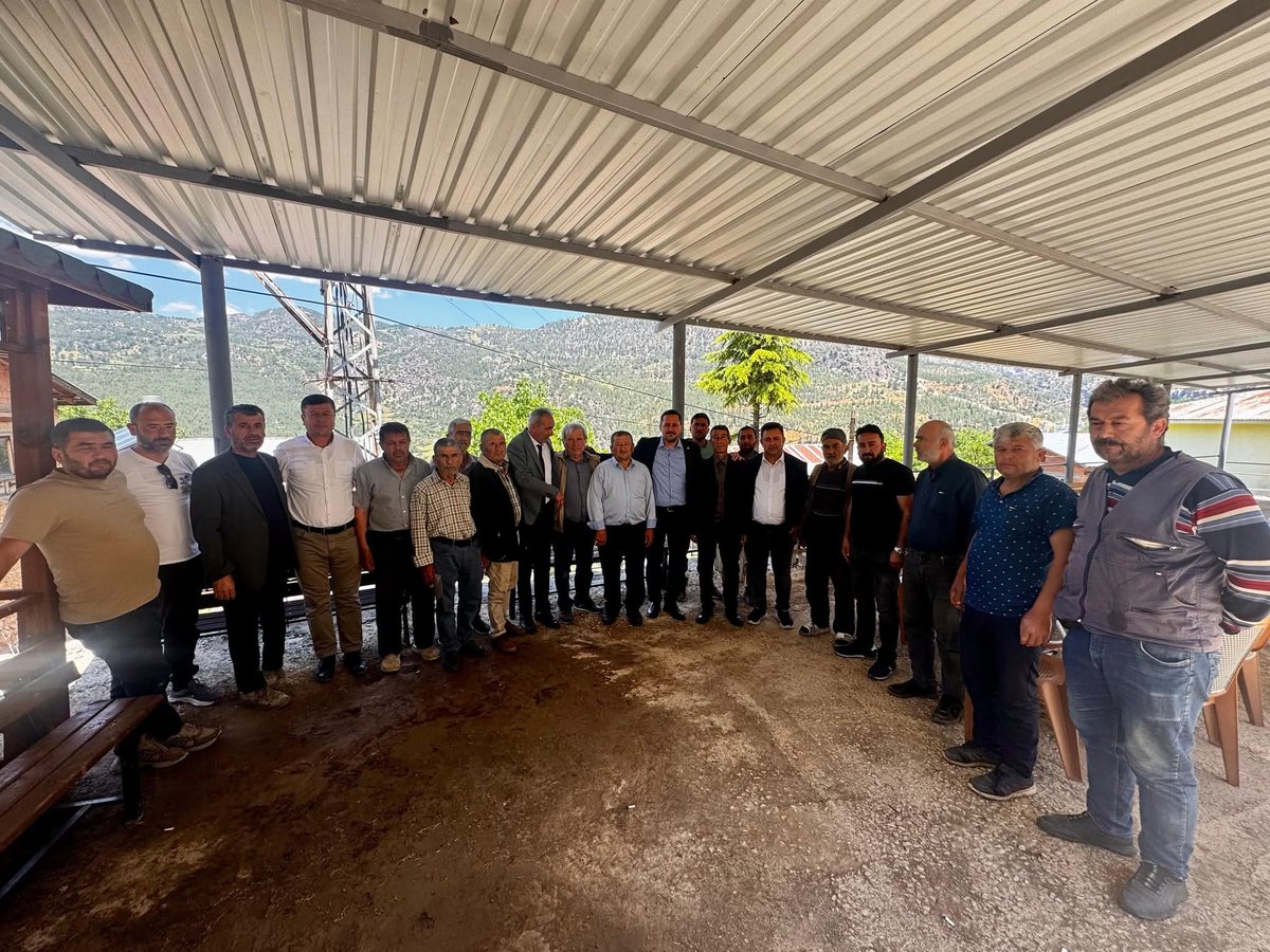 avSelmanEser's tweet photo. 📍 SARIVELİLER

AK Parti İlçe Başkanımız Hasan Akgül, İl Genel Meclis üyemiz Osman Akgül ve yönetim kurulu üyelerimizle birlikte ilçemize bağlı Günder Mahallesi, Işıklı, Daran, Koçaşlı, Civandere, Civler ve Uğurlu köylerimizi ziyaret ederek vatandaşlarımızla bir araya geldik

Köylerimizin mevcut durumunu yerinde inceleyip hemşehrilerimizin talep ve önerilerini dinledik. Tarımdan altyapıya, sosyal yaşamdan kırsal kalkınmaya kadar birçok konuda istişarelerde bulunarak yürütülen çalışmalar ve planlanan projeler hakkında değerlendirmelerde bulunduk.

Gittiğimiz her noktada bizleri samimiyetle karşılayan, misafirperverlikleriyle gönüllerimizi ısıtan kıymetli hemşehrilerimize teşekkür ediyor; Sarıveliler'imizin her köşesine hizmet ulaştırmak için çalışmalarımızı aynı azim ve kararlılıkla sürdürmeye devam ediyoruz.