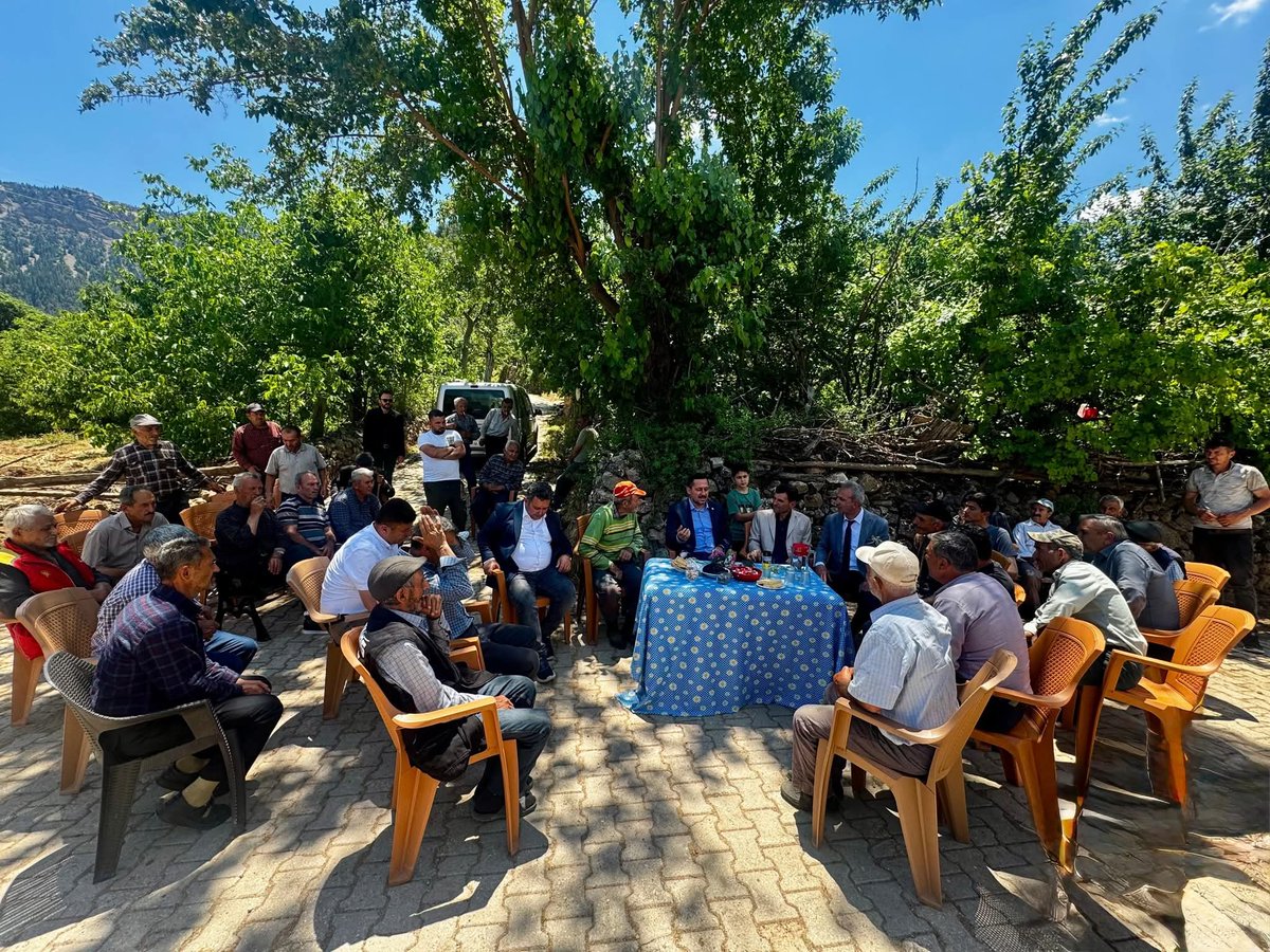 avSelmanEser's tweet photo. 📍 SARIVELİLER

AK Parti İlçe Başkanımız Hasan Akgül, İl Genel Meclis üyemiz Osman Akgül ve yönetim kurulu üyelerimizle birlikte ilçemize bağlı Günder Mahallesi, Işıklı, Daran, Koçaşlı, Civandere, Civler ve Uğurlu köylerimizi ziyaret ederek vatandaşlarımızla bir araya geldik

Köylerimizin mevcut durumunu yerinde inceleyip hemşehrilerimizin talep ve önerilerini dinledik. Tarımdan altyapıya, sosyal yaşamdan kırsal kalkınmaya kadar birçok konuda istişarelerde bulunarak yürütülen çalışmalar ve planlanan projeler hakkında değerlendirmelerde bulunduk.

Gittiğimiz her noktada bizleri samimiyetle karşılayan, misafirperverlikleriyle gönüllerimizi ısıtan kıymetli hemşehrilerimize teşekkür ediyor; Sarıveliler'imizin her köşesine hizmet ulaştırmak için çalışmalarımızı aynı azim ve kararlılıkla sürdürmeye devam ediyoruz.