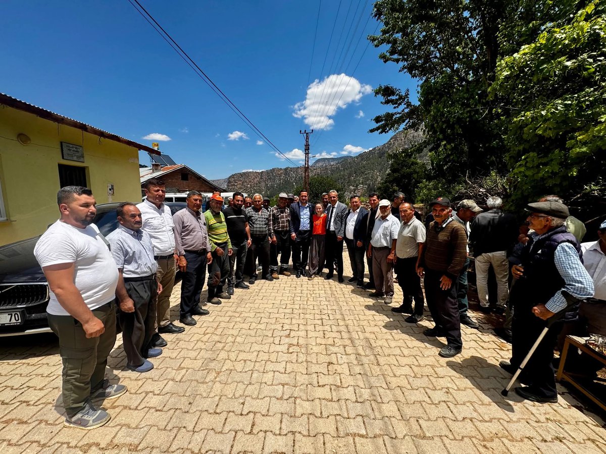 avSelmanEser's tweet photo. 📍 SARIVELİLER

AK Parti İlçe Başkanımız Hasan Akgül, İl Genel Meclis üyemiz Osman Akgül ve yönetim kurulu üyelerimizle birlikte ilçemize bağlı Günder Mahallesi, Işıklı, Daran, Koçaşlı, Civandere, Civler ve Uğurlu köylerimizi ziyaret ederek vatandaşlarımızla bir araya geldik

Köylerimizin mevcut durumunu yerinde inceleyip hemşehrilerimizin talep ve önerilerini dinledik. Tarımdan altyapıya, sosyal yaşamdan kırsal kalkınmaya kadar birçok konuda istişarelerde bulunarak yürütülen çalışmalar ve planlanan projeler hakkında değerlendirmelerde bulunduk.

Gittiğimiz her noktada bizleri samimiyetle karşılayan, misafirperverlikleriyle gönüllerimizi ısıtan kıymetli hemşehrilerimize teşekkür ediyor; Sarıveliler'imizin her köşesine hizmet ulaştırmak için çalışmalarımızı aynı azim ve kararlılıkla sürdürmeye devam ediyoruz.