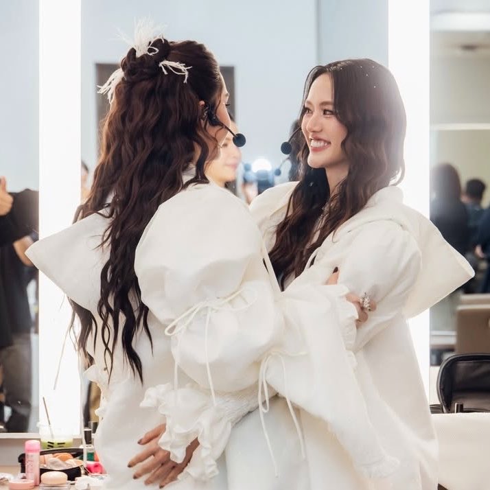 hcfoo's tweet photo. That opening dance at the fancon feels like the continuation of the story that began at this wedding 😭

#ลูกหมีซอนญ่า #LMSY 
#LMlookmhee #SonyaSaranphat https://t.co/0maJIZgDlu